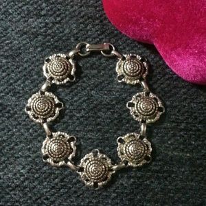 Vintage stylized floral silvertone bracelet